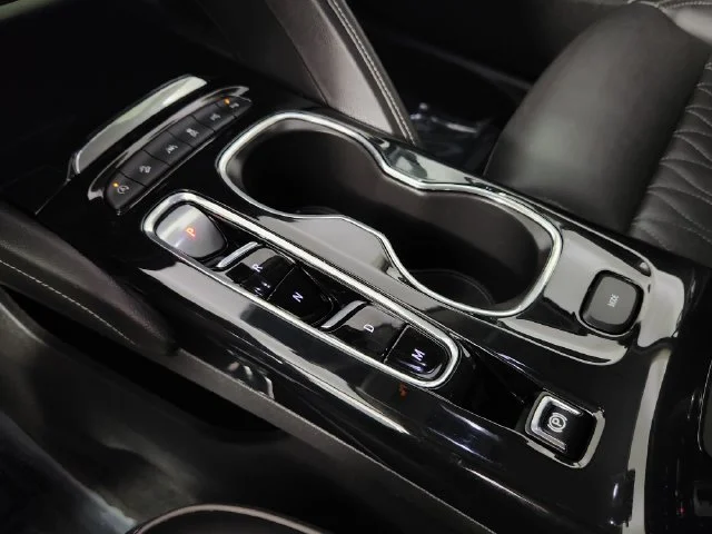 Used 2022 Gray Buick Avenir image 31