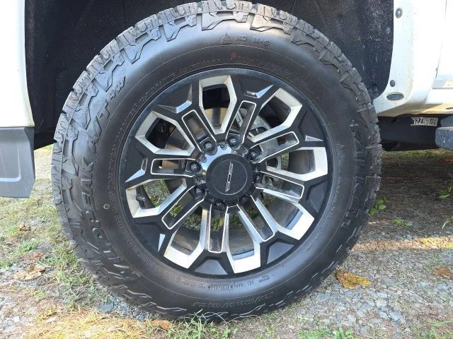 Used 2019 White GMC Denali image 2
