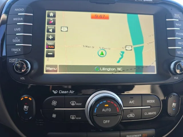 Used 2016 White Kia Plus image 22