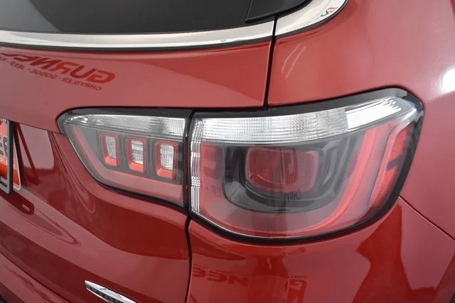 Used 2018 Red Jeep Latitude image 2