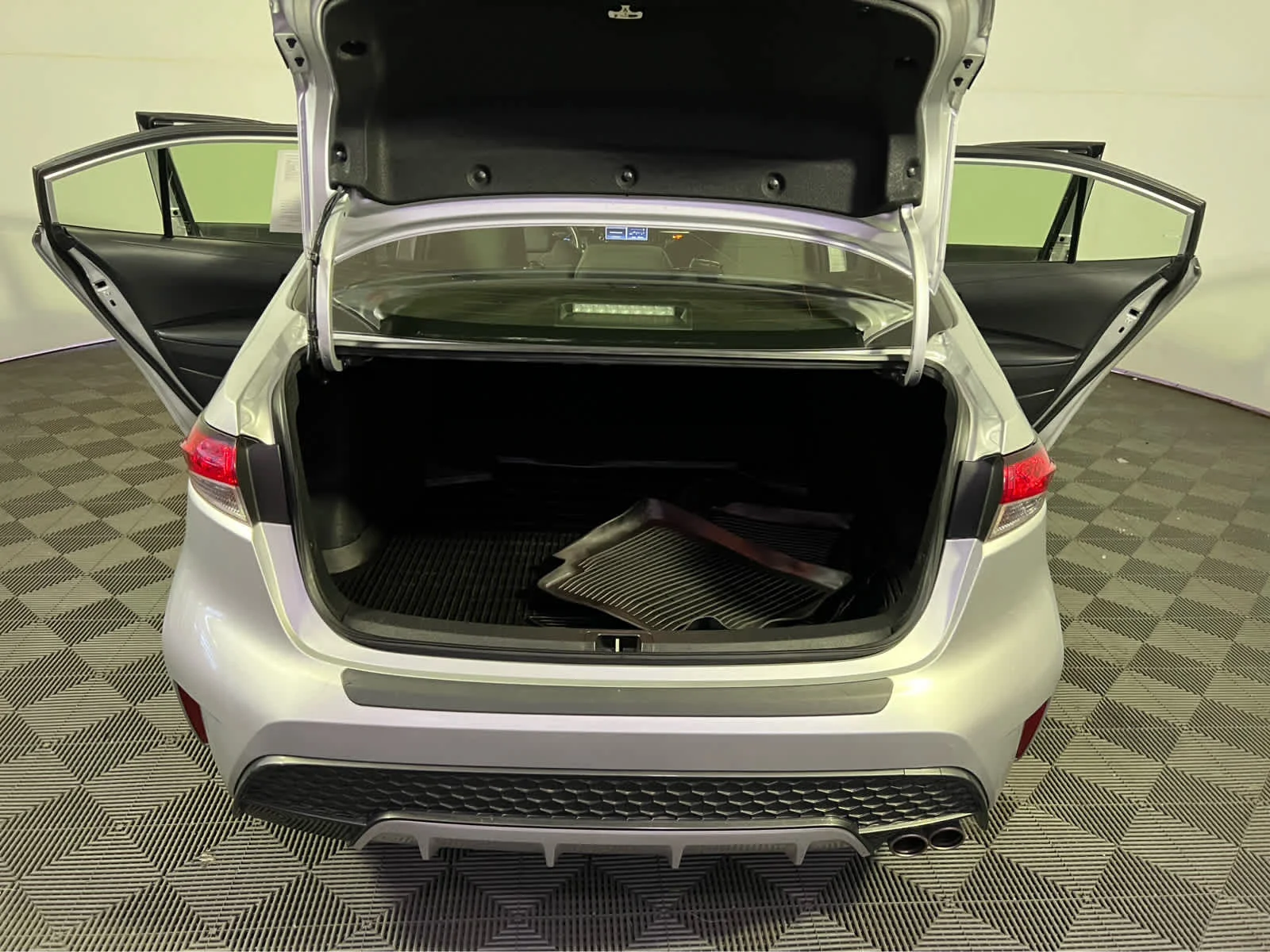 Used 2022 Classic Silver Metallic Toyota SE image 24