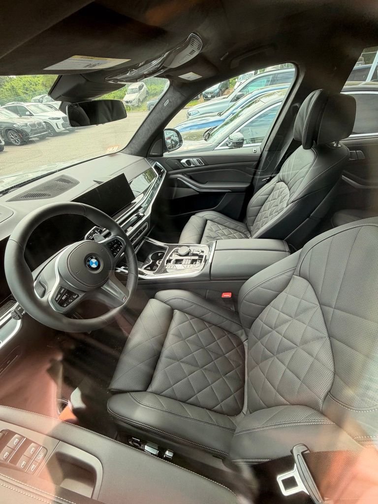 Used 2026 Skyscraper Grey Metallic BMW xDrive40i image 5