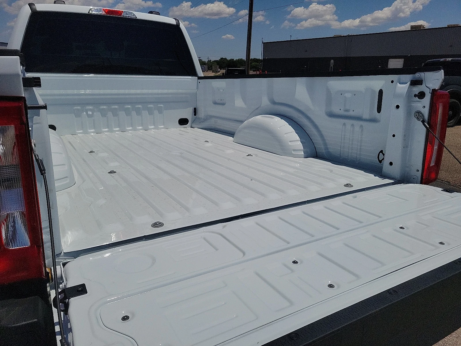 New 2025 Oxford White Ford F-250&reg; XL image 8