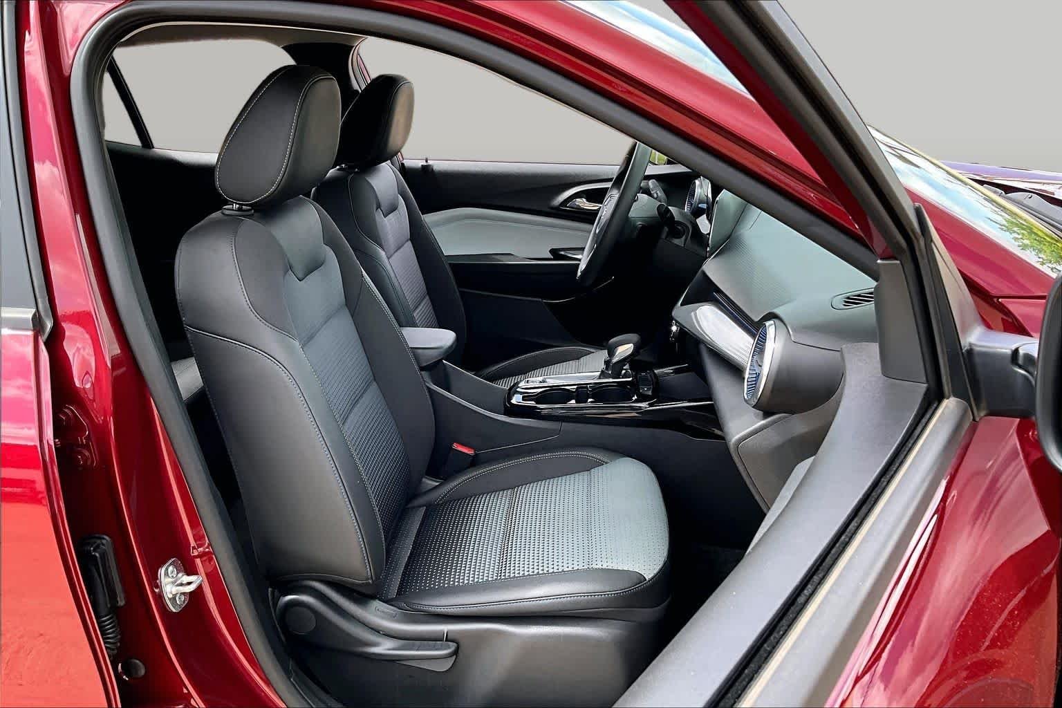 Used 2025 Crimson Metallic Chevrolet LT image 9