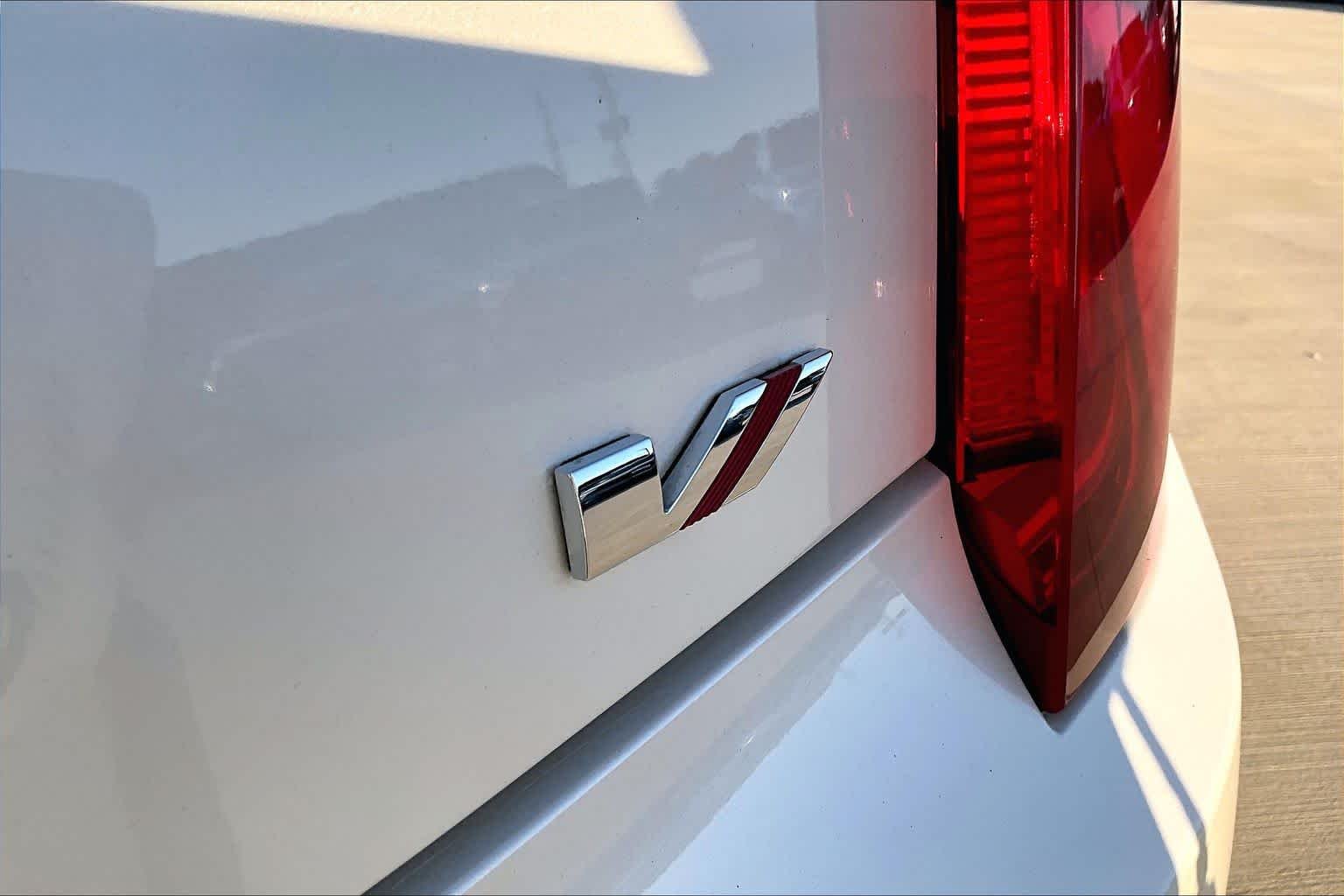 Used 2014 White Diamond Tricoat Cadillac Platinum image 10