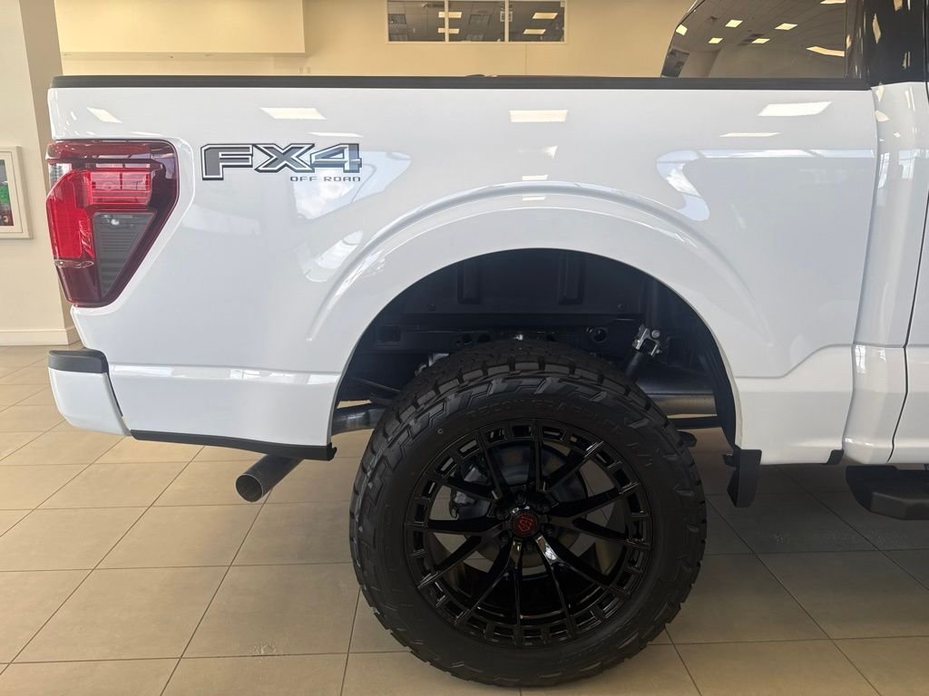 New 2026 Oxford White Ford XLT image 2