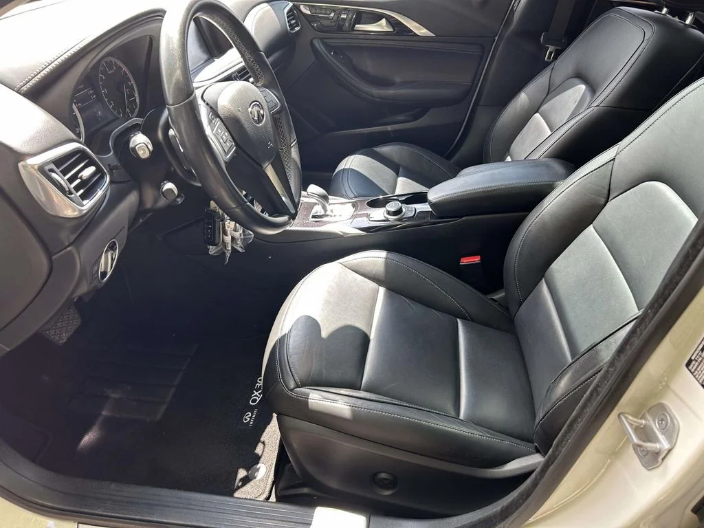 Used 2018 White INFINITI Premium image 12