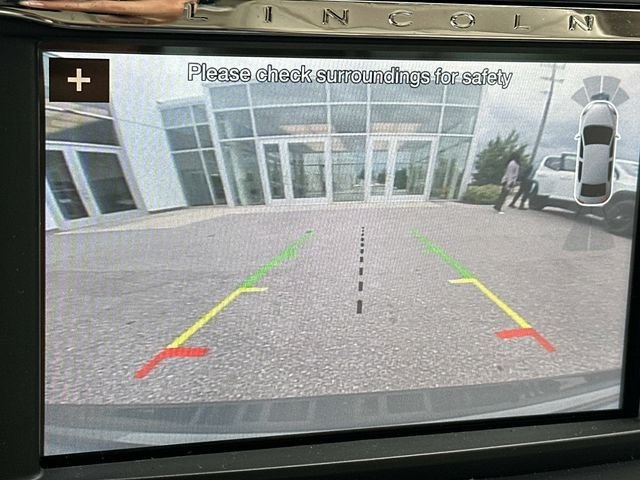 Used 2017 Green Lincoln Select image 28