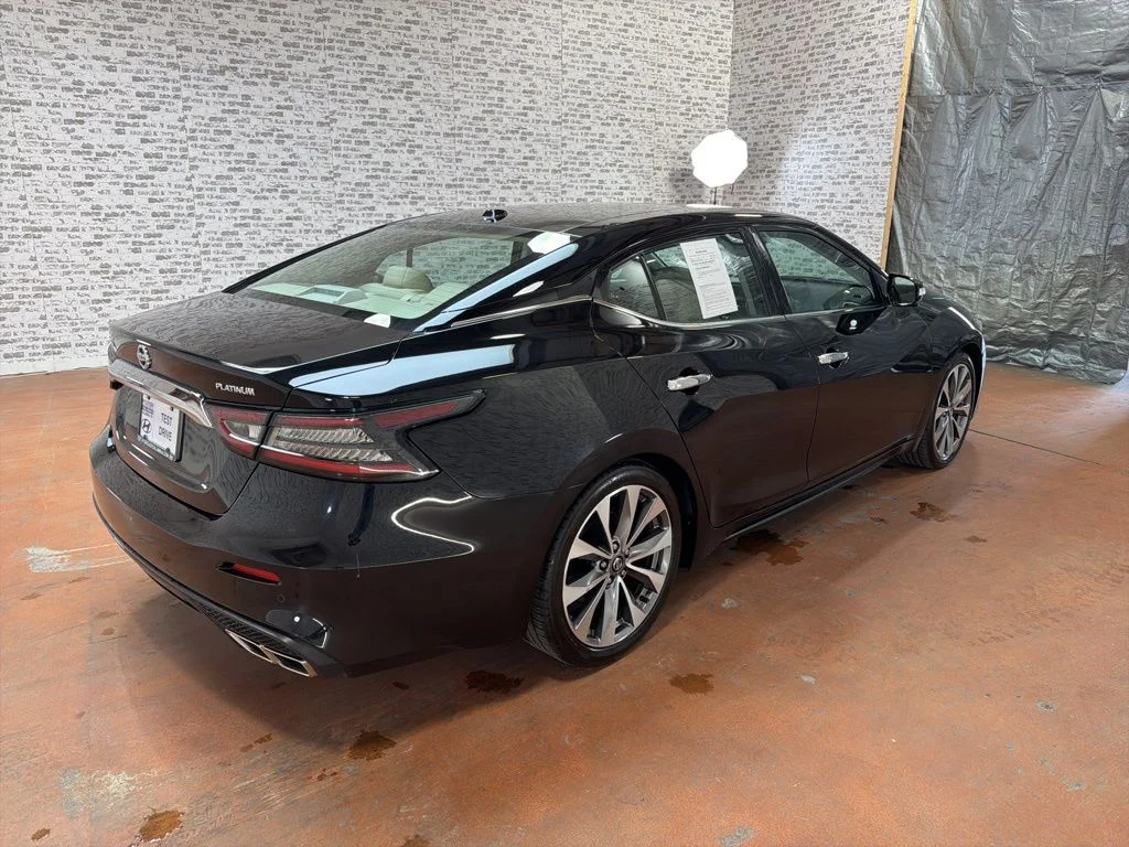 Used 2022 Black Nissan Platinum image 7