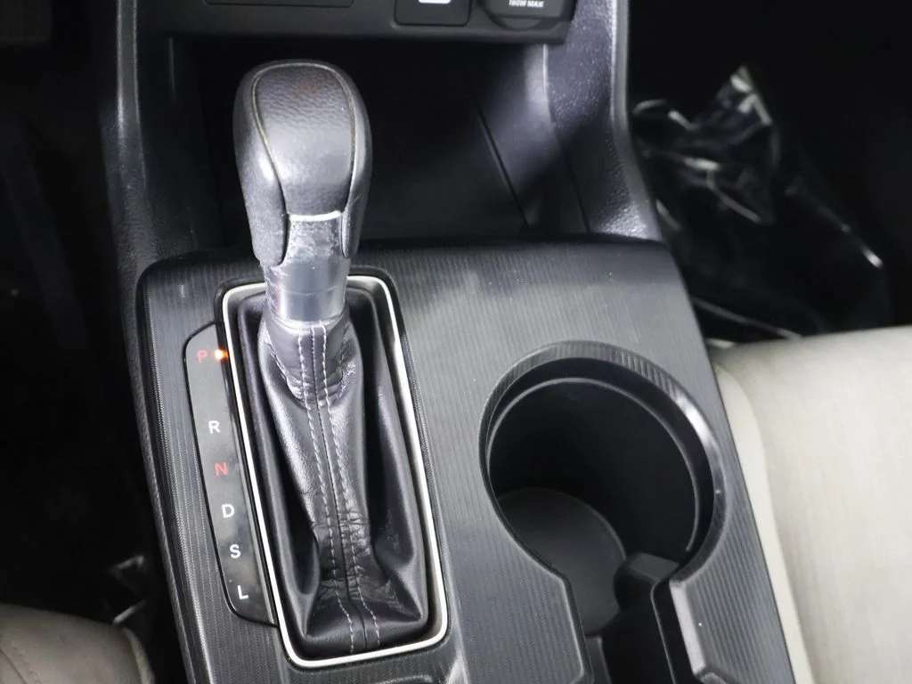 Used 2023 White Honda LX image 41