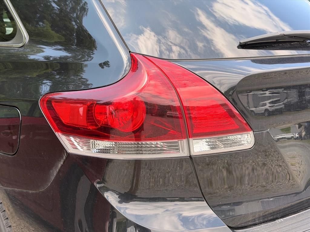 Used 2013 Black Toyota LE image 18