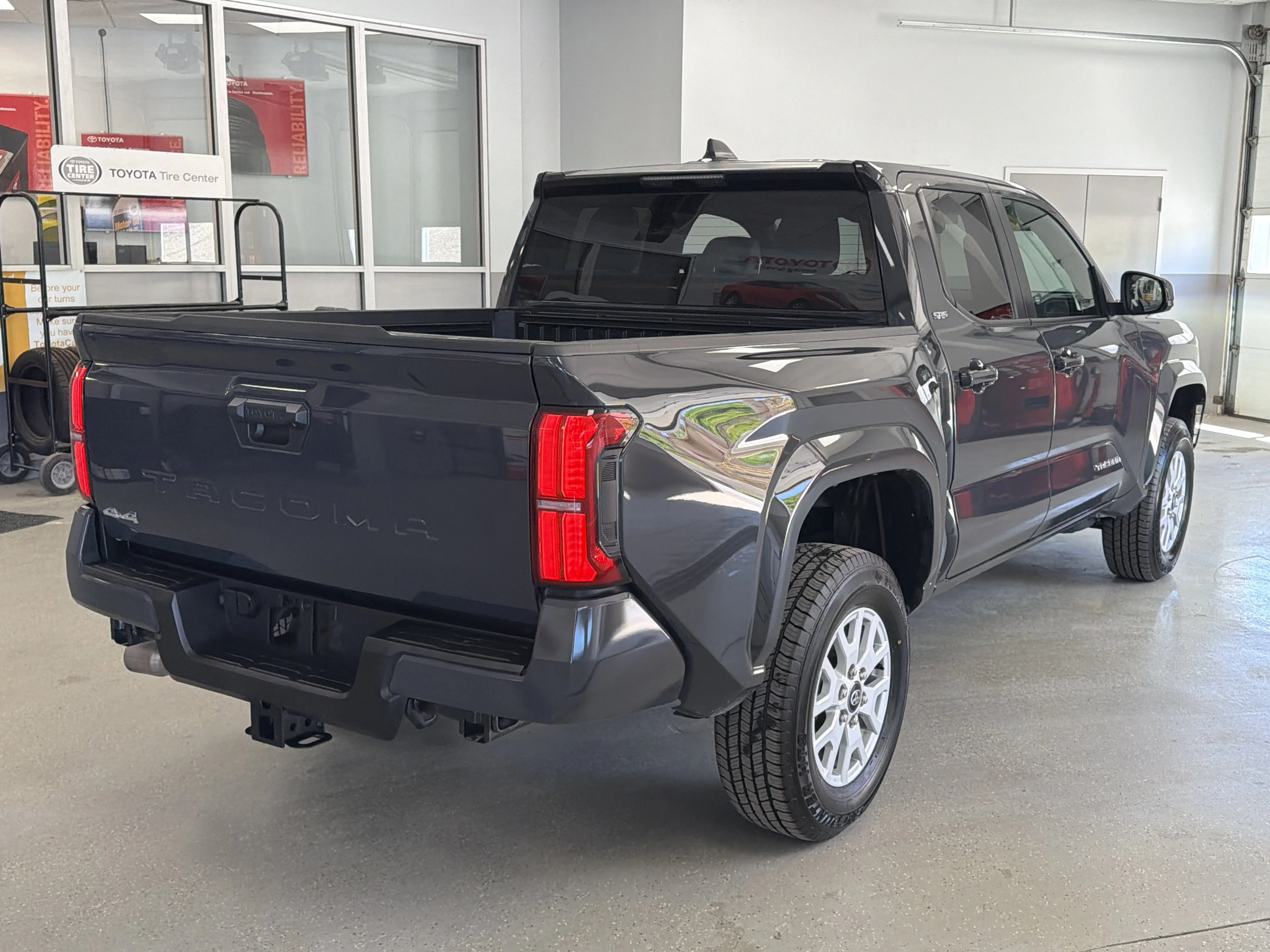 2024 Toyota Tacoma SR5 - Photo 3