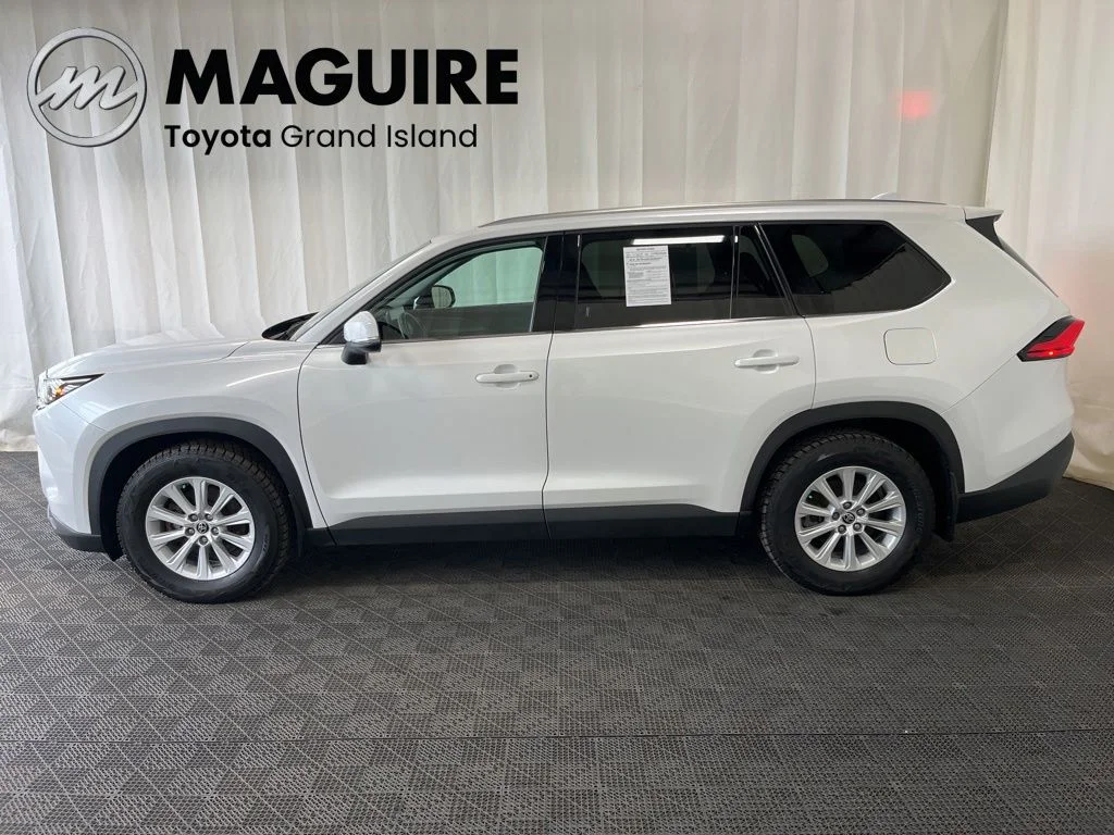 Used 2024 White Toyota XLE image 31