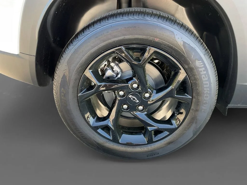 New 2026 Summit White Chevrolet LT image 10