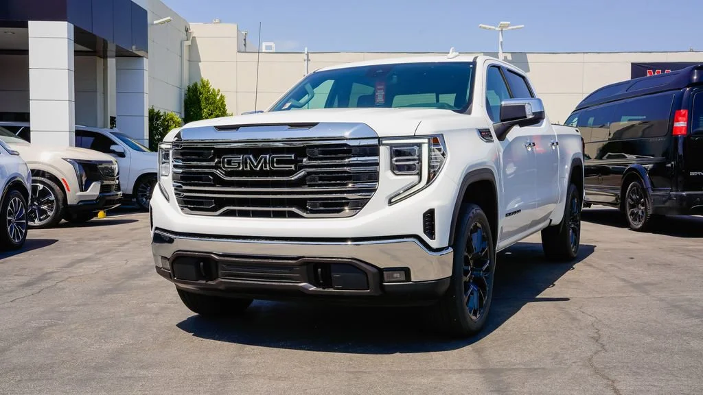 New 2026 Summit White GMC SLT image 2