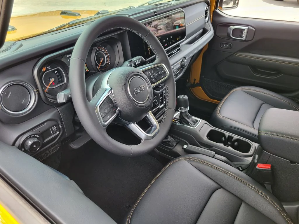 New 2026 Goldilocks Exterior Paint Jeep Sahara image 3