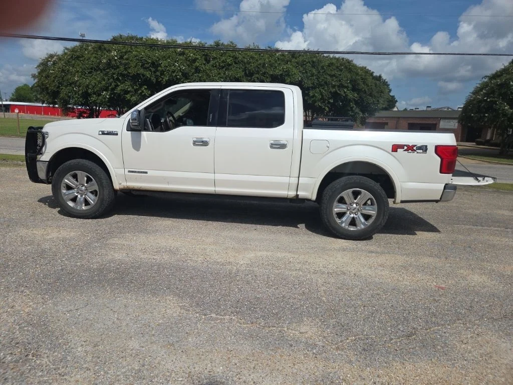 Used 2018 White Ford Lariat image 9