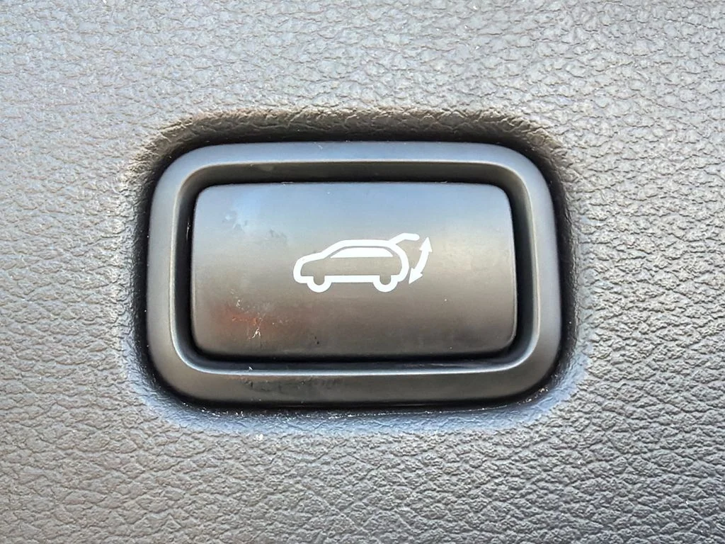 Used 2024 Silver Hyundai SEL image 19