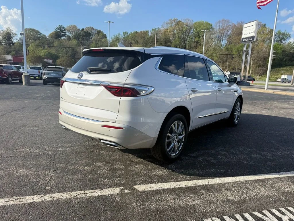 Used 2023 White Frost Tricoat Buick Essence image 5