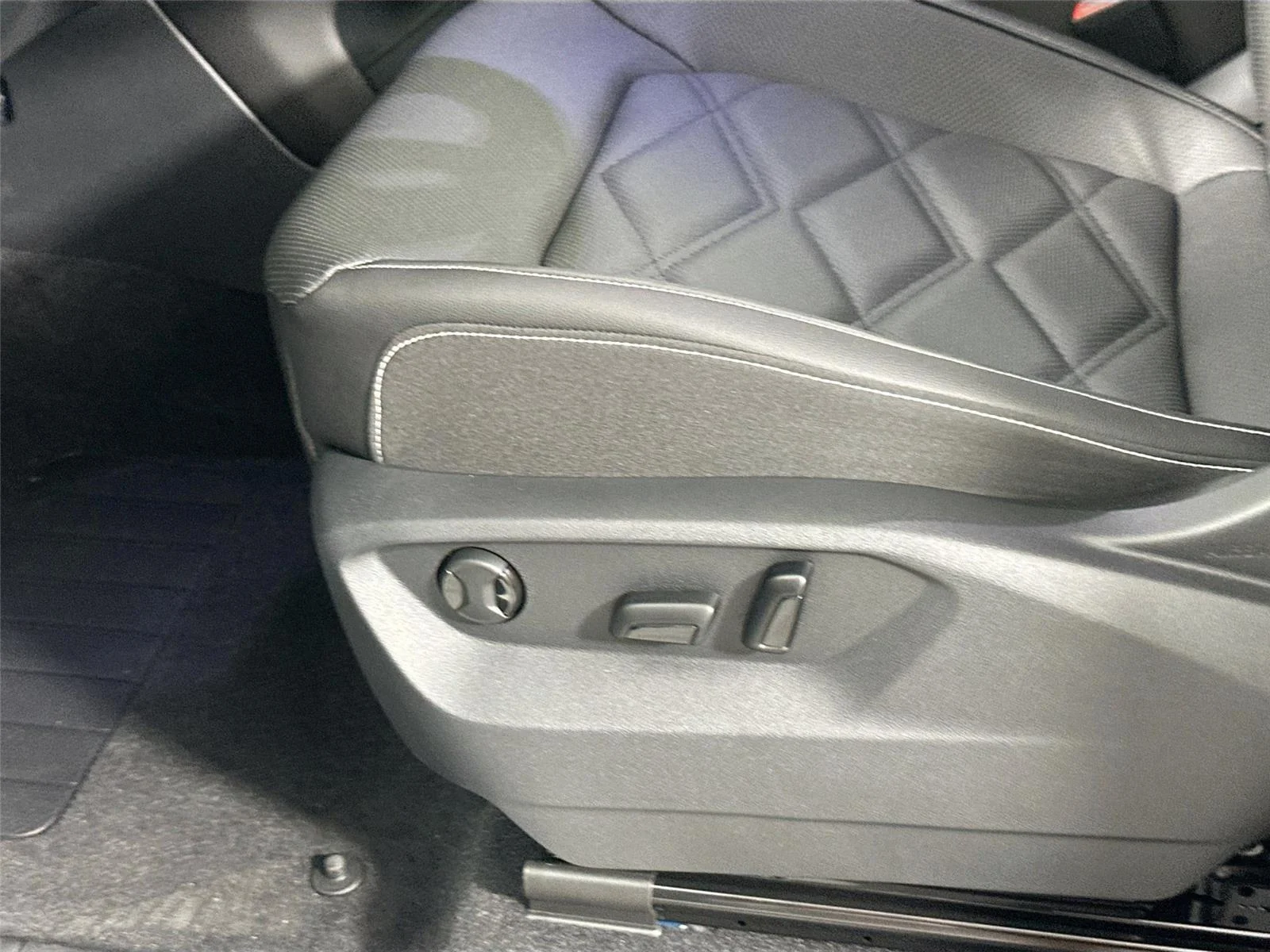2026 Volkswagen Atlas SE w/Tech - Photo 16
