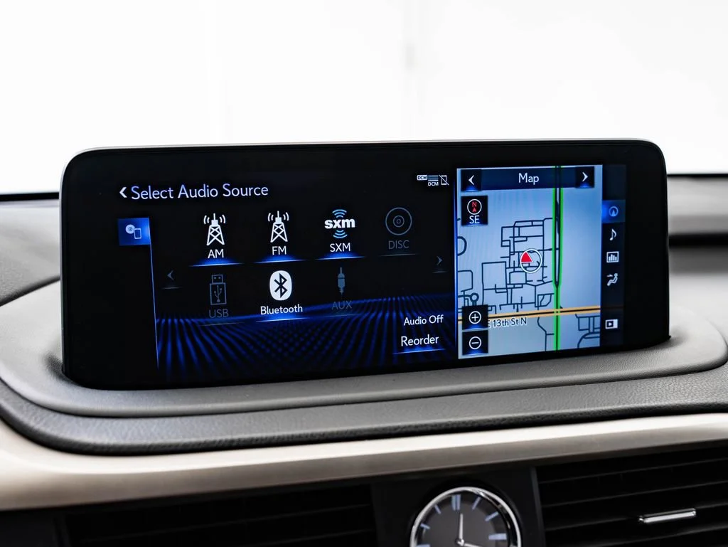 Used 2022 White Pearl Lexus 450hL Luxury image 33