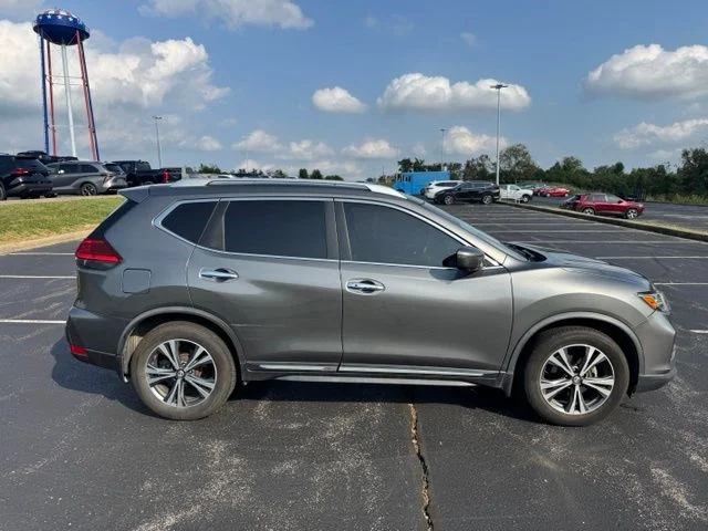 Used 2017 Nissan Rogue SL with VIN JN8AT2MT8HW145473 for sale in Dry Ridge, KY