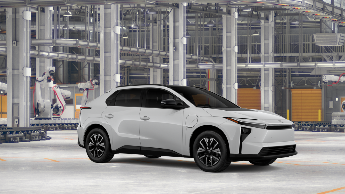New 2027 Wind Chill Pearl Toyota XLE image 14