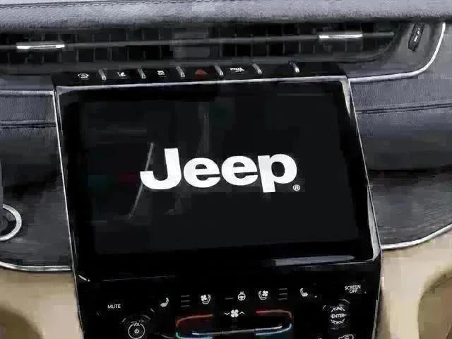 New 2025 Bright White Clear-Coat Exterior Paint Jeep Limited image 40