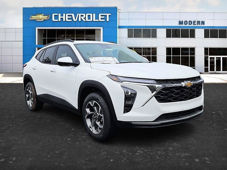Used 2026 Summit White Chevrolet LT image 6