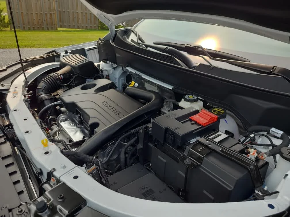 New 2027 Summit White Chevrolet LT image 7