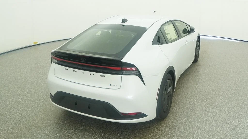 New 2027 Wind Chill Pearl Toyota LE image 22