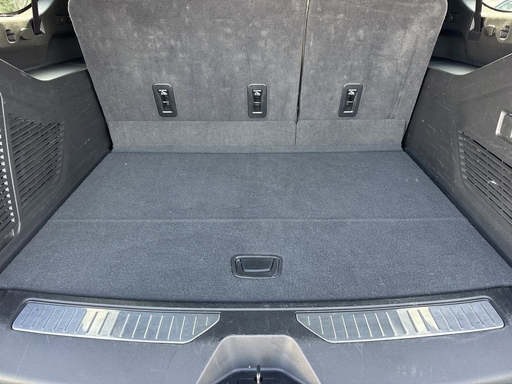 2025 Chevrolet Suburban Premier - Photo 18