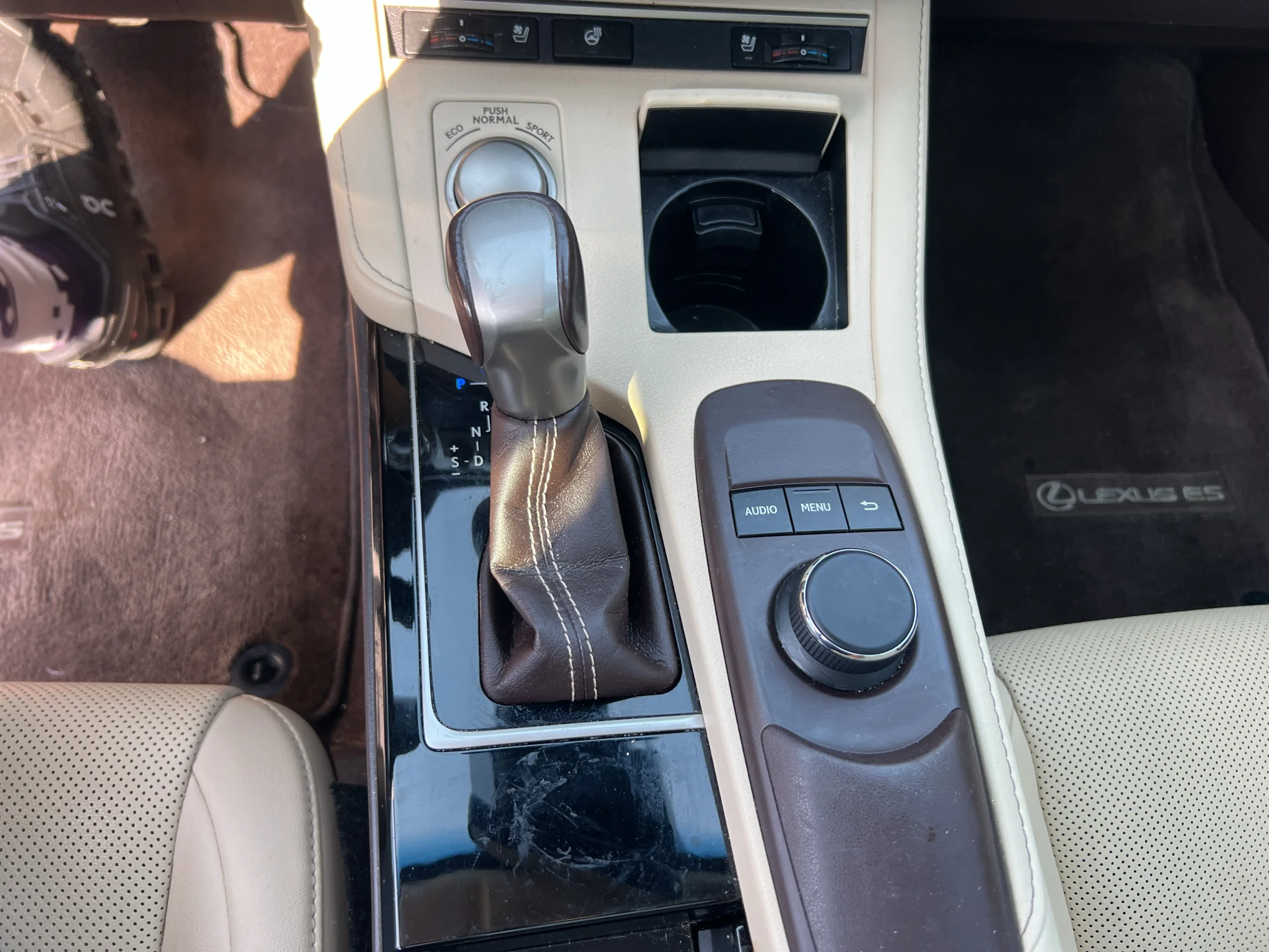Used 2017 Matador Red Mica Lexus Base image 15