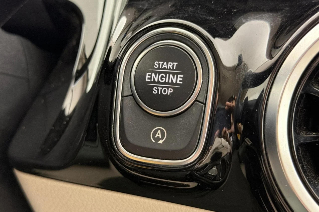 Used 2021 Polar White Mercedes-Benz GLA 250 image 20