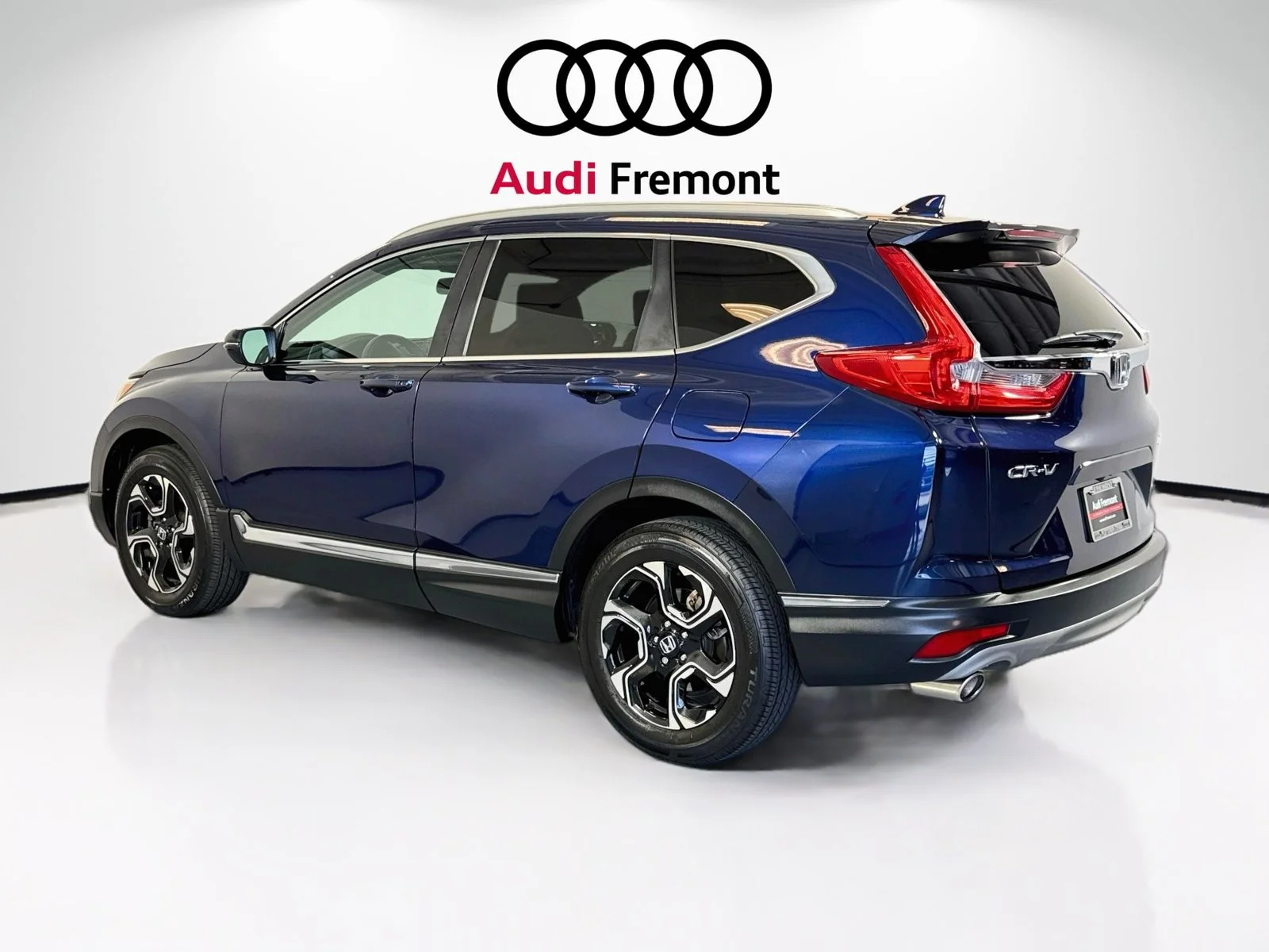 Used 2018 Obsidian Blue Pearl Honda Touring image 7