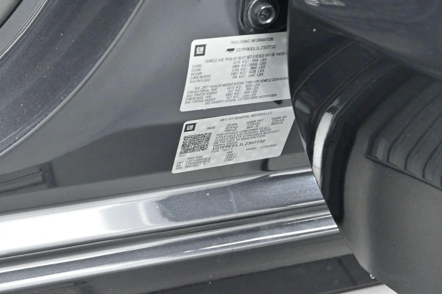 Used 2020 CARBON BLACK METALLIC GMC AT4 image 40