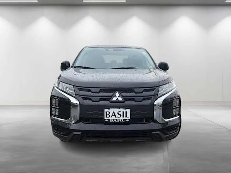 New 2027 Labrador Black Pearl Mitsubishi LE image 8