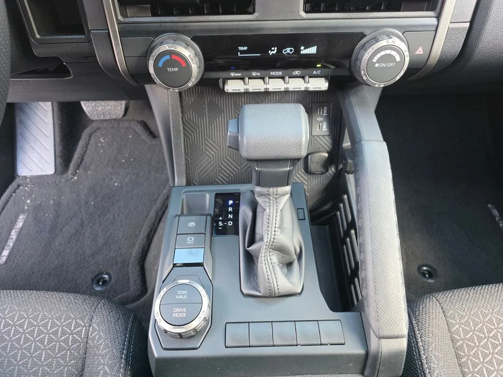 Used 2025  Toyota SR5 image 28