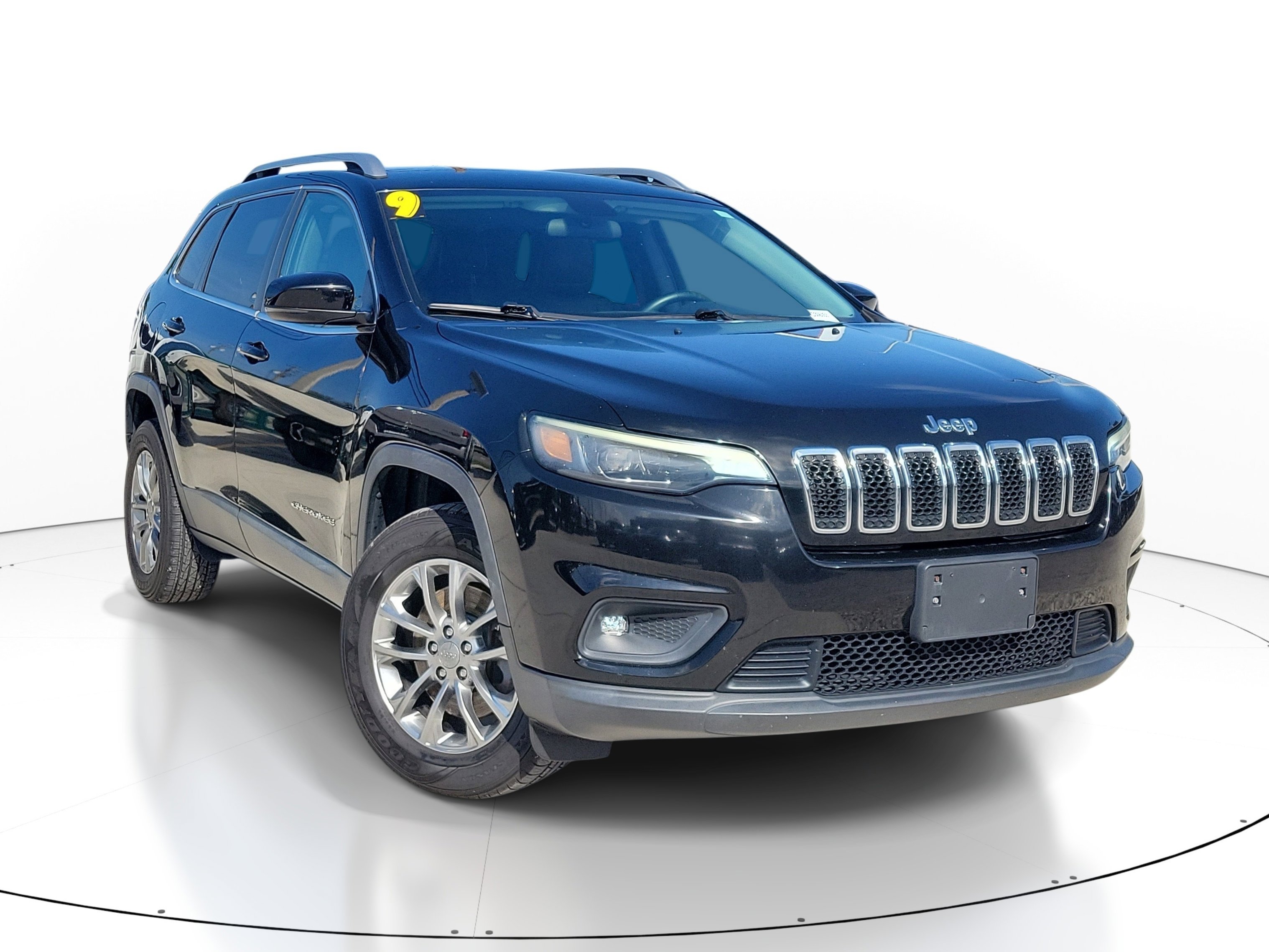 Used 2019 Diamond Black Crystal Pearlcoat Jeep Latitude Plus image 1