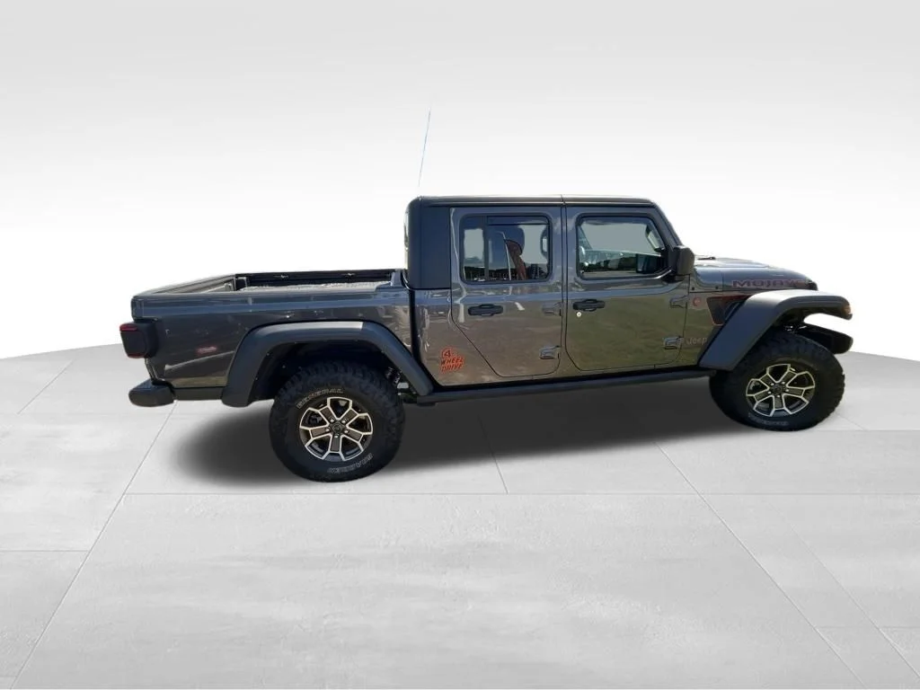 Used 2024 Gray Jeep Mojave image 15