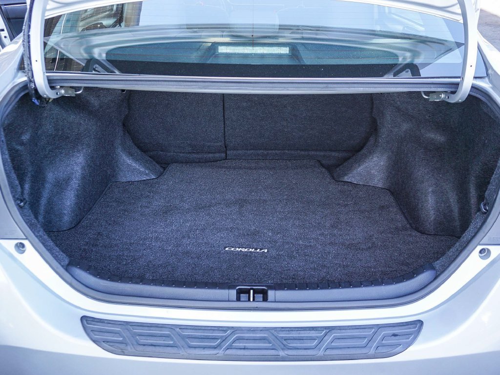 Used 2018 Silver Toyota LE image 25