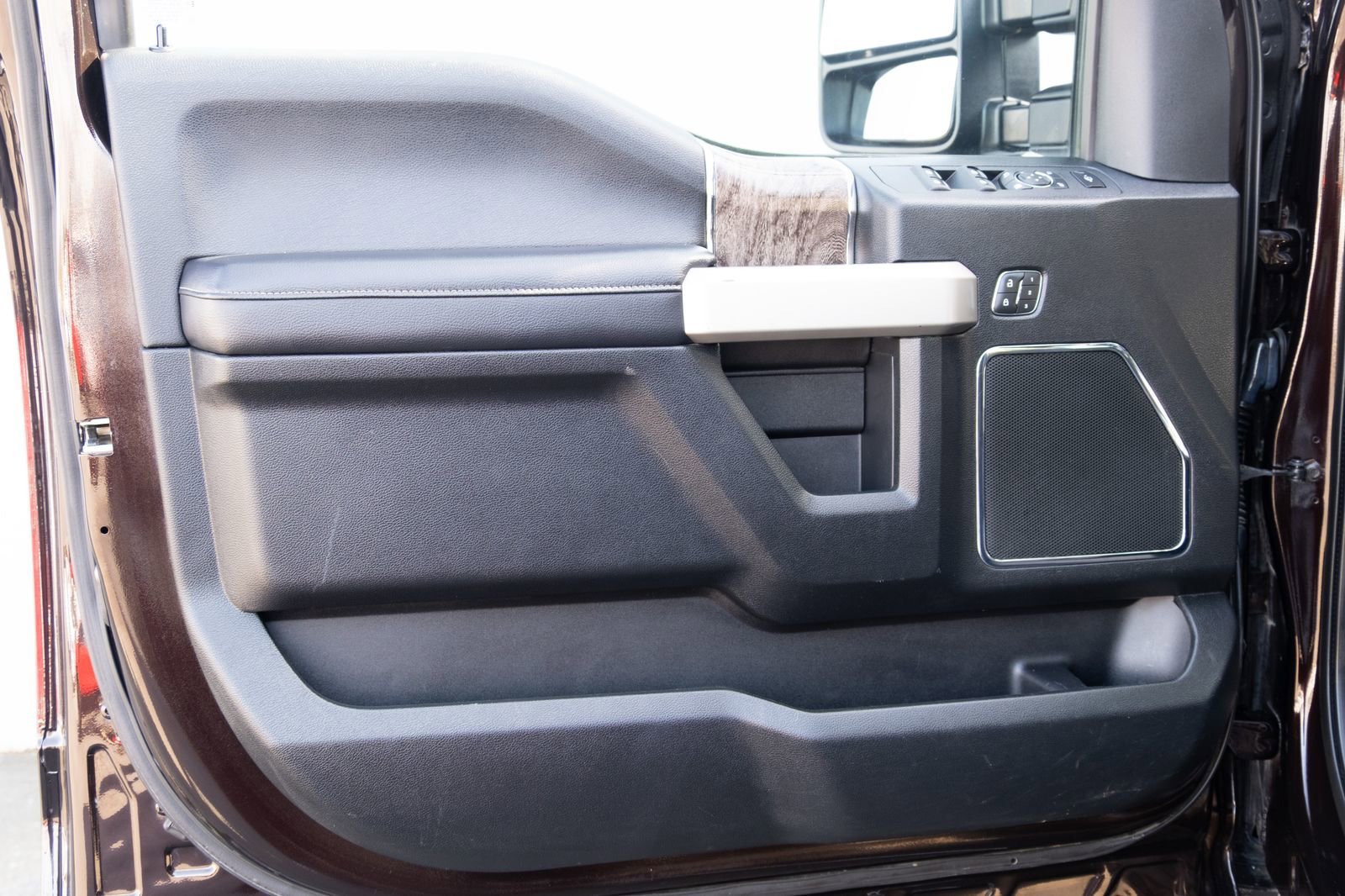 Used 2019  Ford Lariat image 13