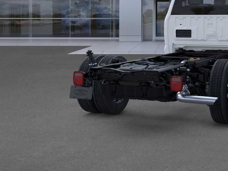 New 2026 Oxford White Ford F-550® XLT image 21