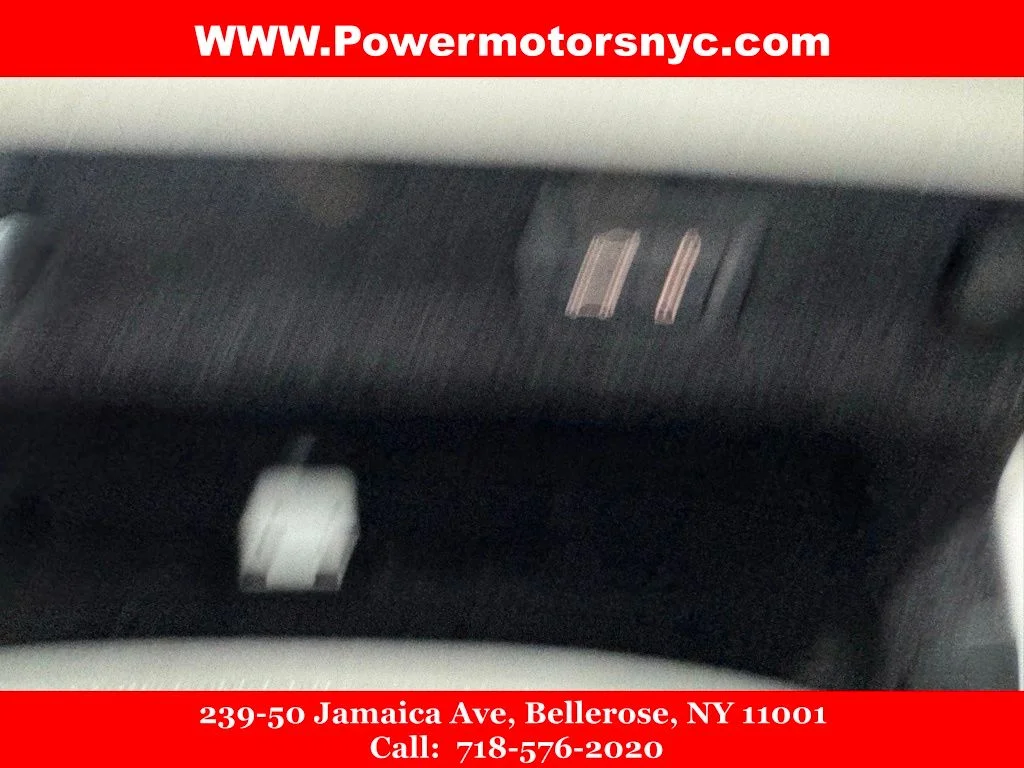 Used 2019 White BMW 540i xDrive image 20