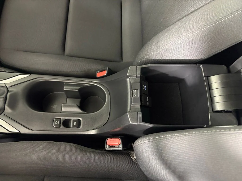 2025 Toyota Corolla LE - Photo 26