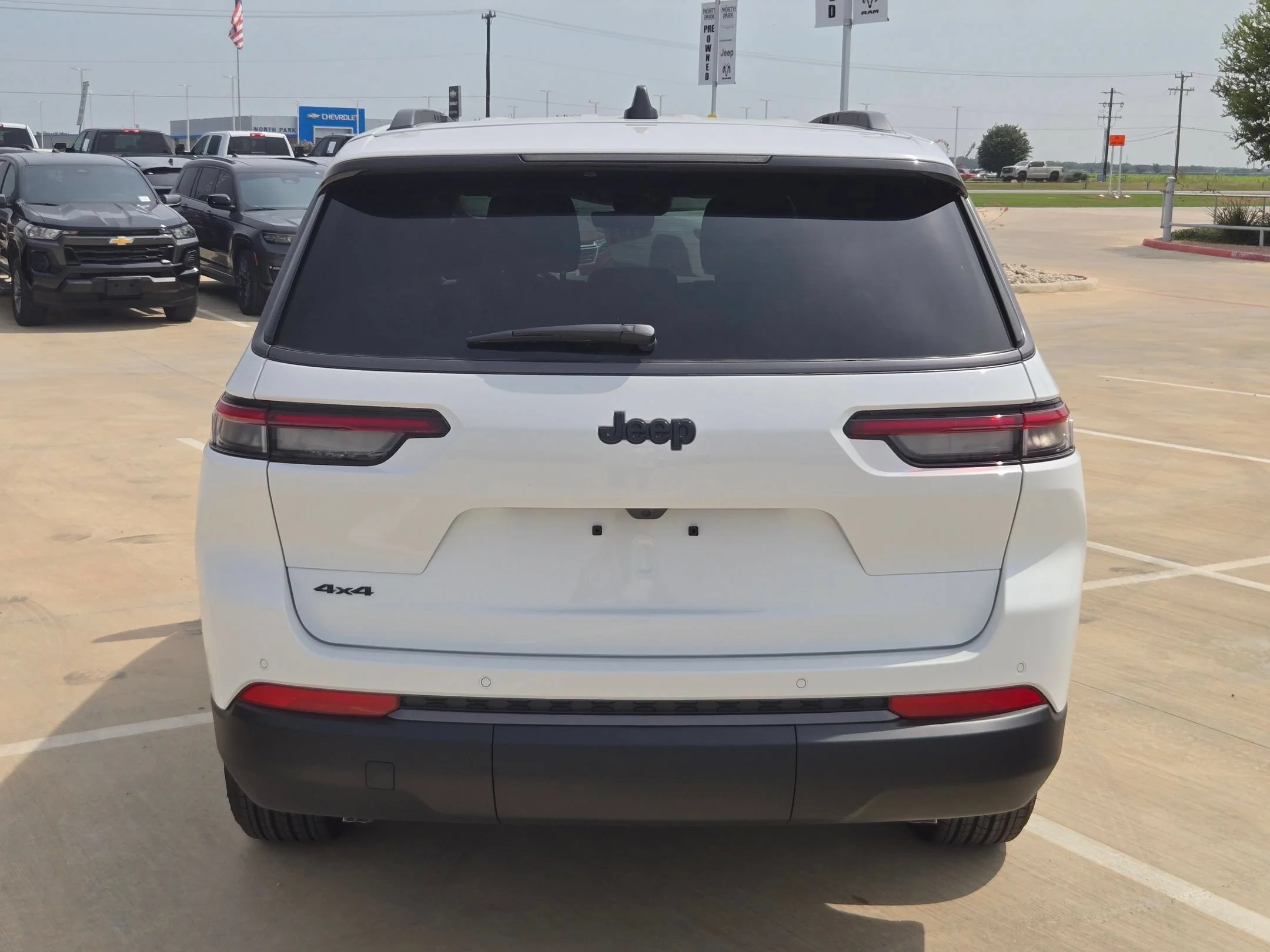 New 2026 Bright White Clearcoat Jeep Altitude image 4