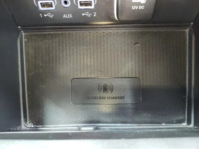 Used 2025 Silver Jeep Altitude image 33
