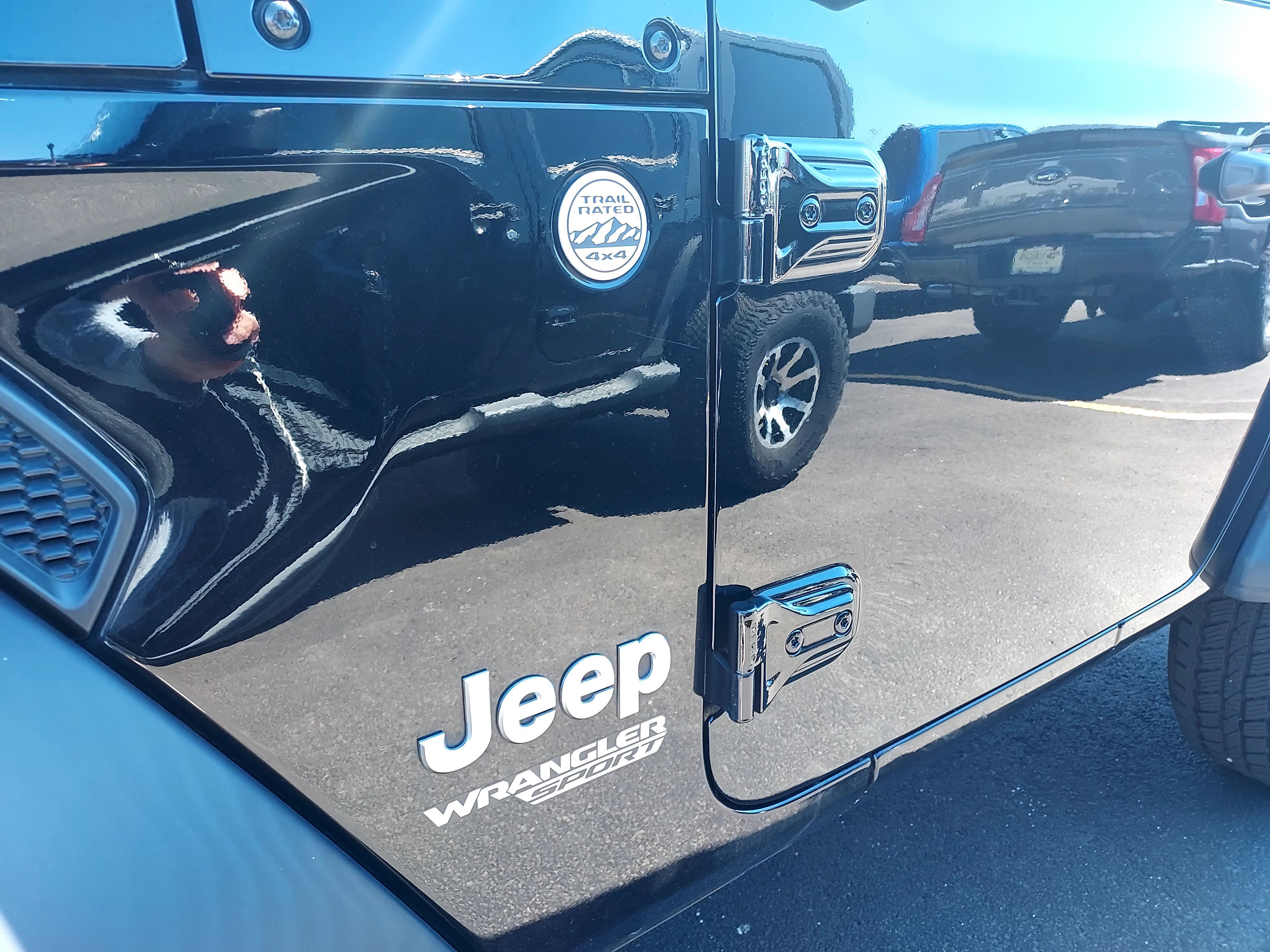 Used 2018 Black Clearcoat Jeep Sport S image 4