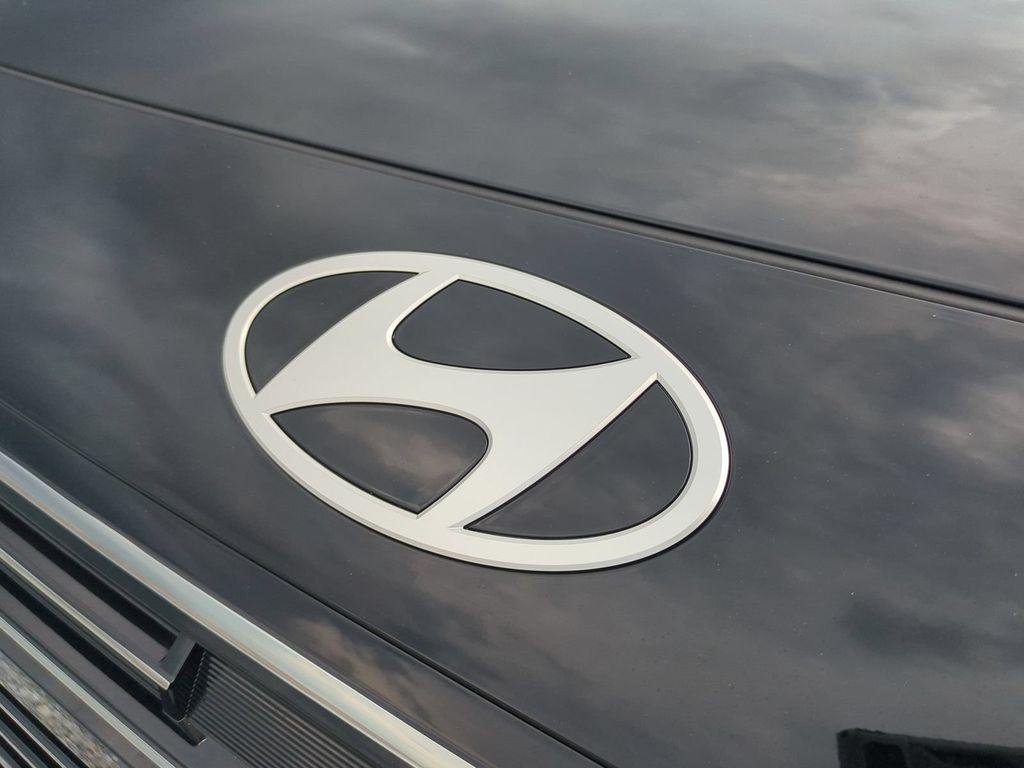New 2027 Black Hyundai Blue SEL 7P image 13