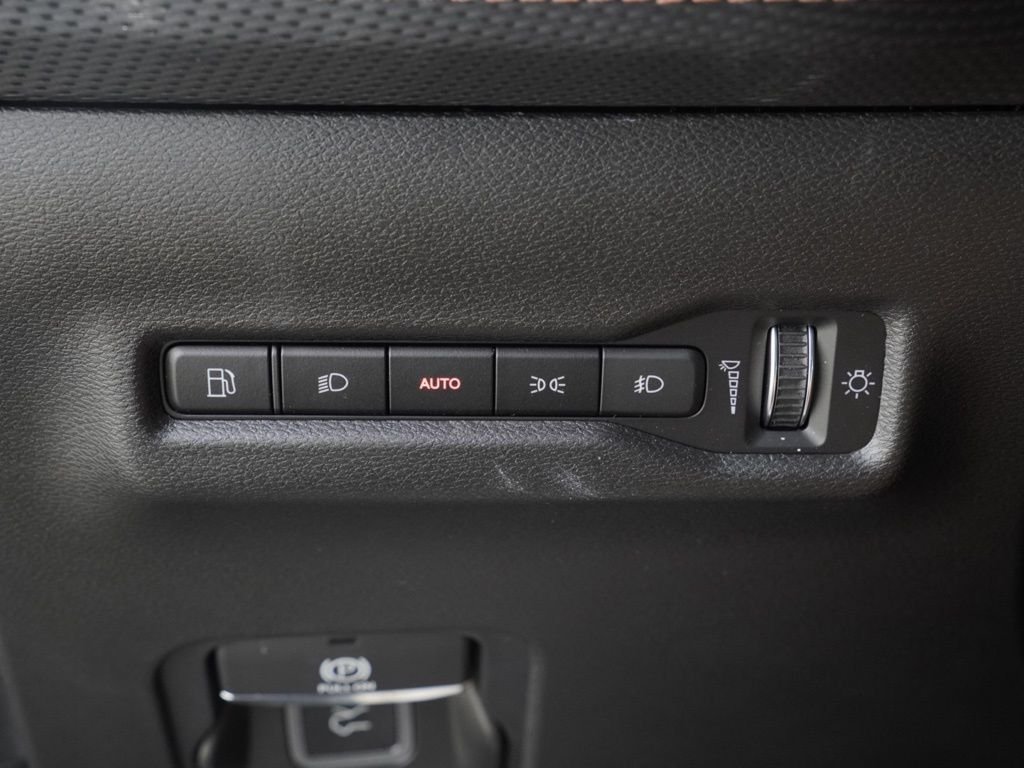 New 2026 Diamond Black Crystal Pearl-Coat Exterior Paint Jeep Limited image 11